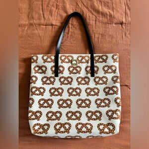 Kate Spade canvas tote with pretzel design ♠️🥨